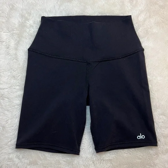 aloショートパンツxs ALO Yoga | Shorts | Alo Xs Short | Poshmark